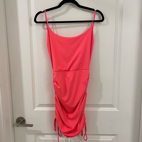 Women’s dress - Picture 1 of 3